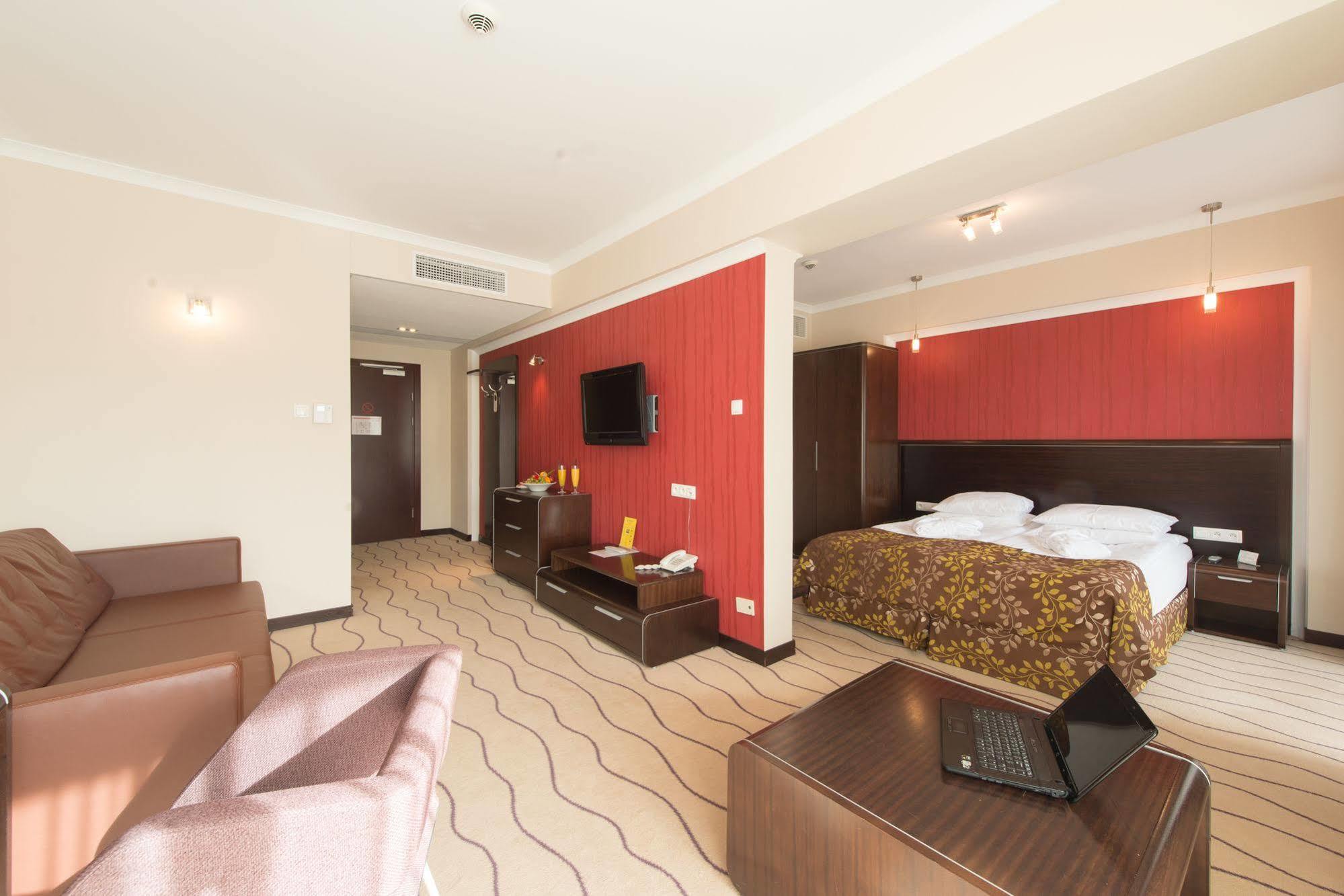 Hotel Leda Spa - Adults Only كولوبرزيغ المظهر الخارجي الصورة